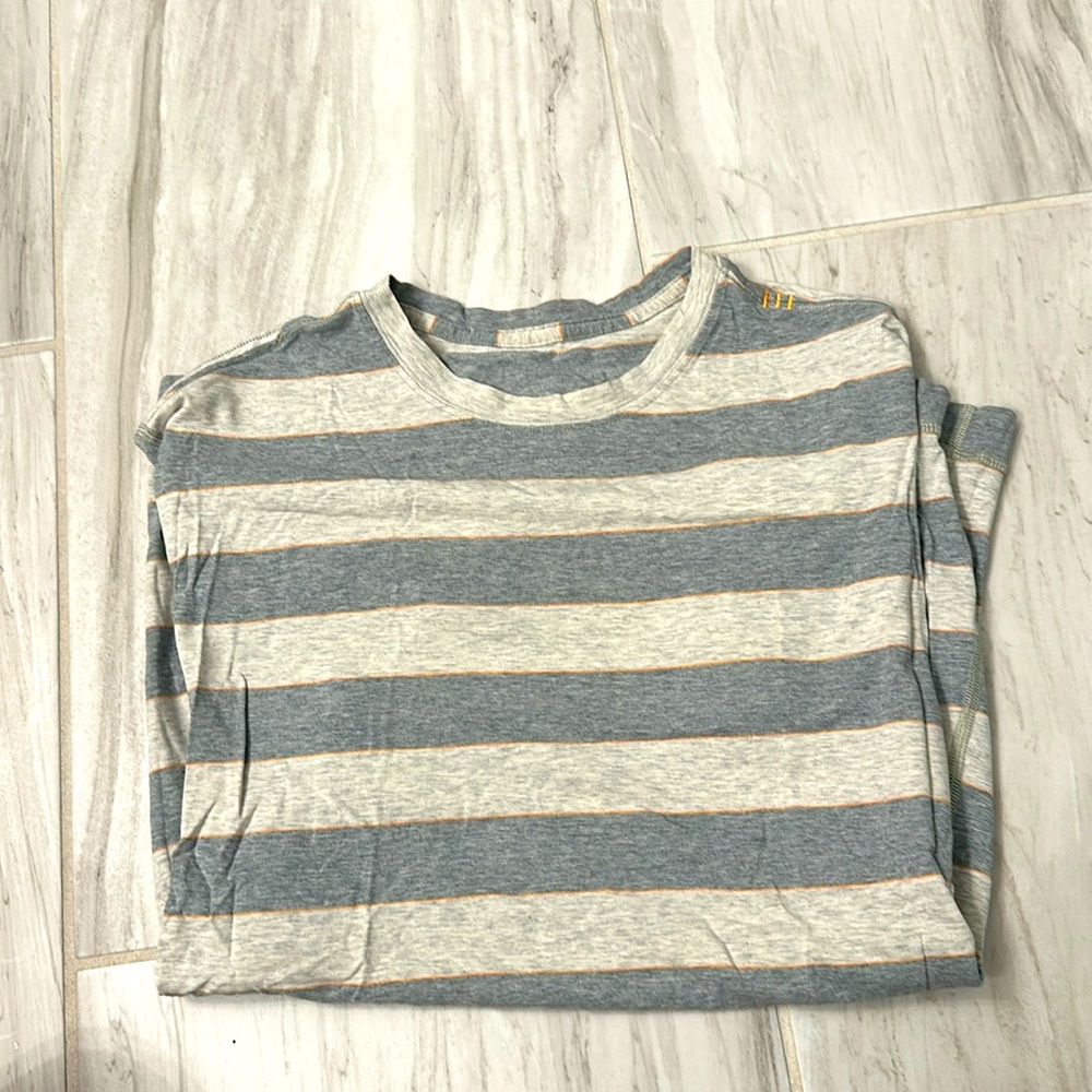 Men’s S Lululemon tee
